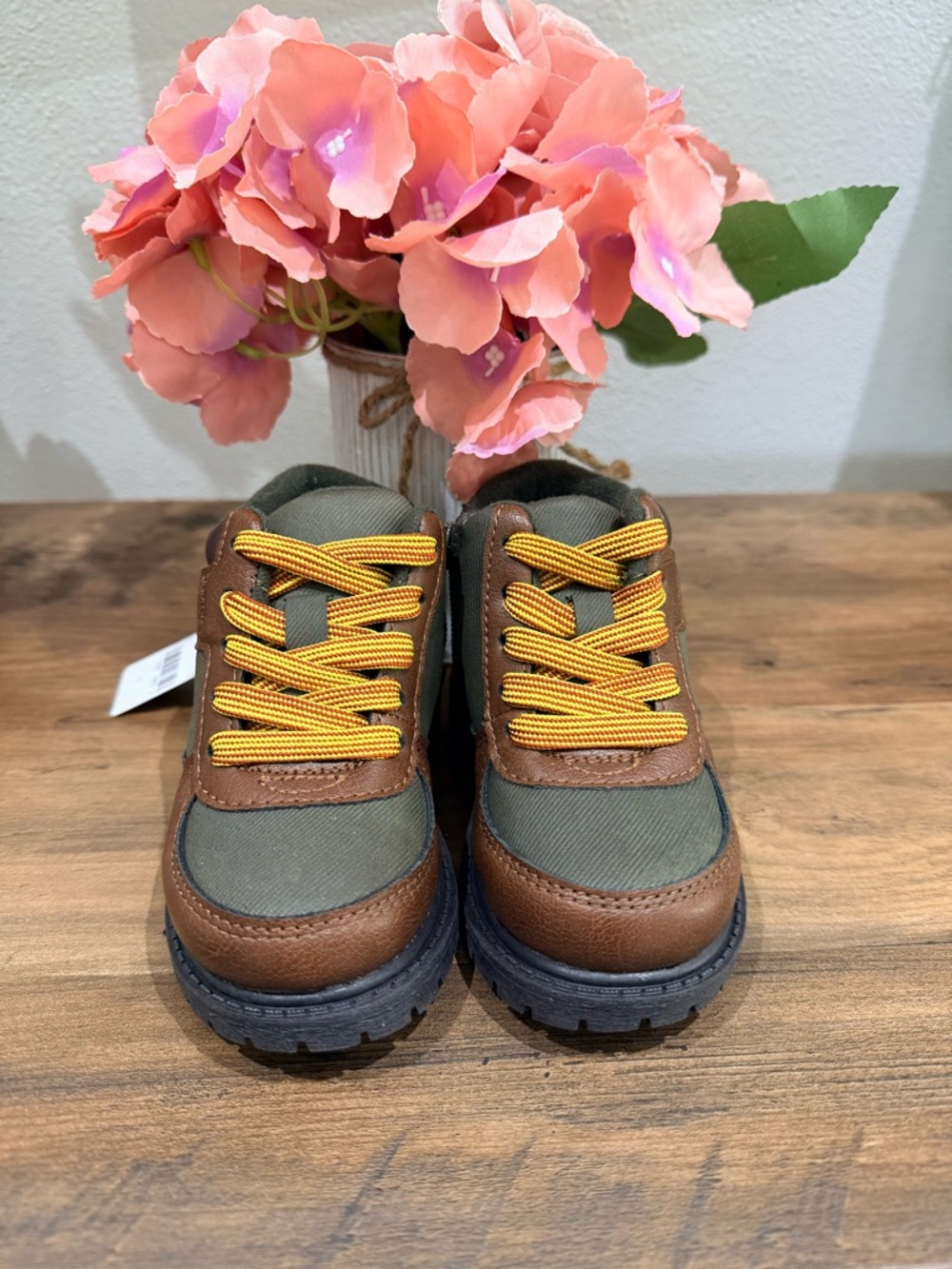 Carter’s toddler boys Boston boots in brown/olive size 6.